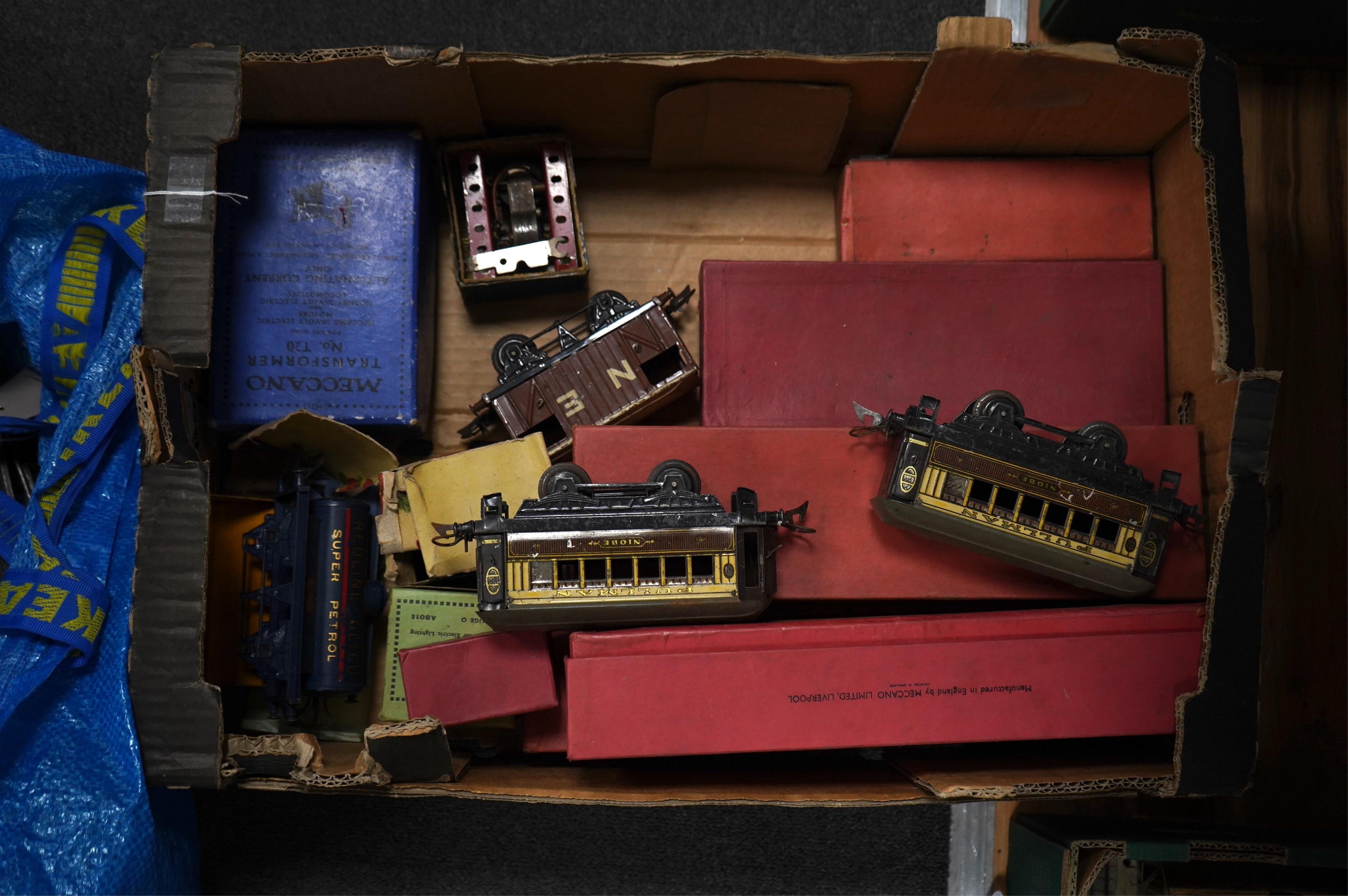 A collection of Hornby 0 Gauge tinplate railway including; a No.2 Special LNER 4-4-2T locomotive for three rail electric running, 1784, two boxed No.2 LNER teak Corridor Coaches, a boxed No.2 Lumber wagon, four freight w